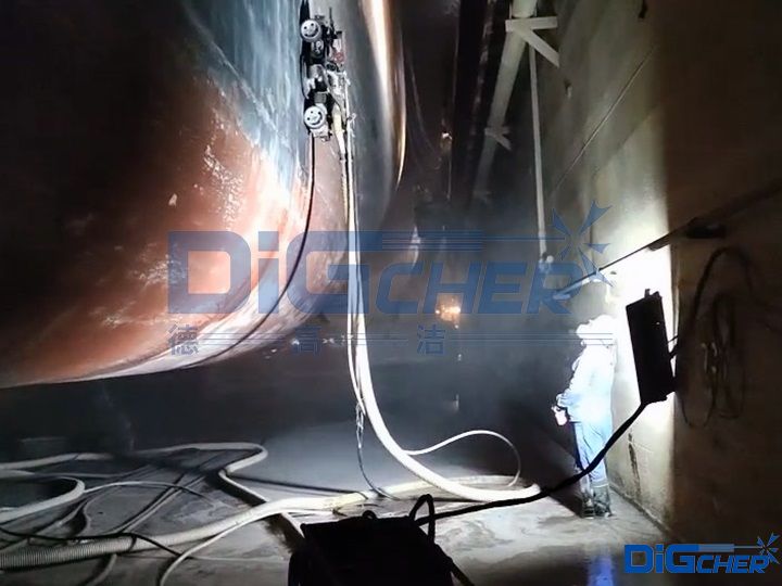 德高潔超高壓水除銹機(jī)器人